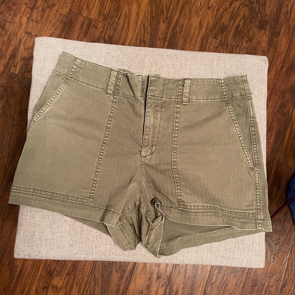 Gap City Shorts in Olive